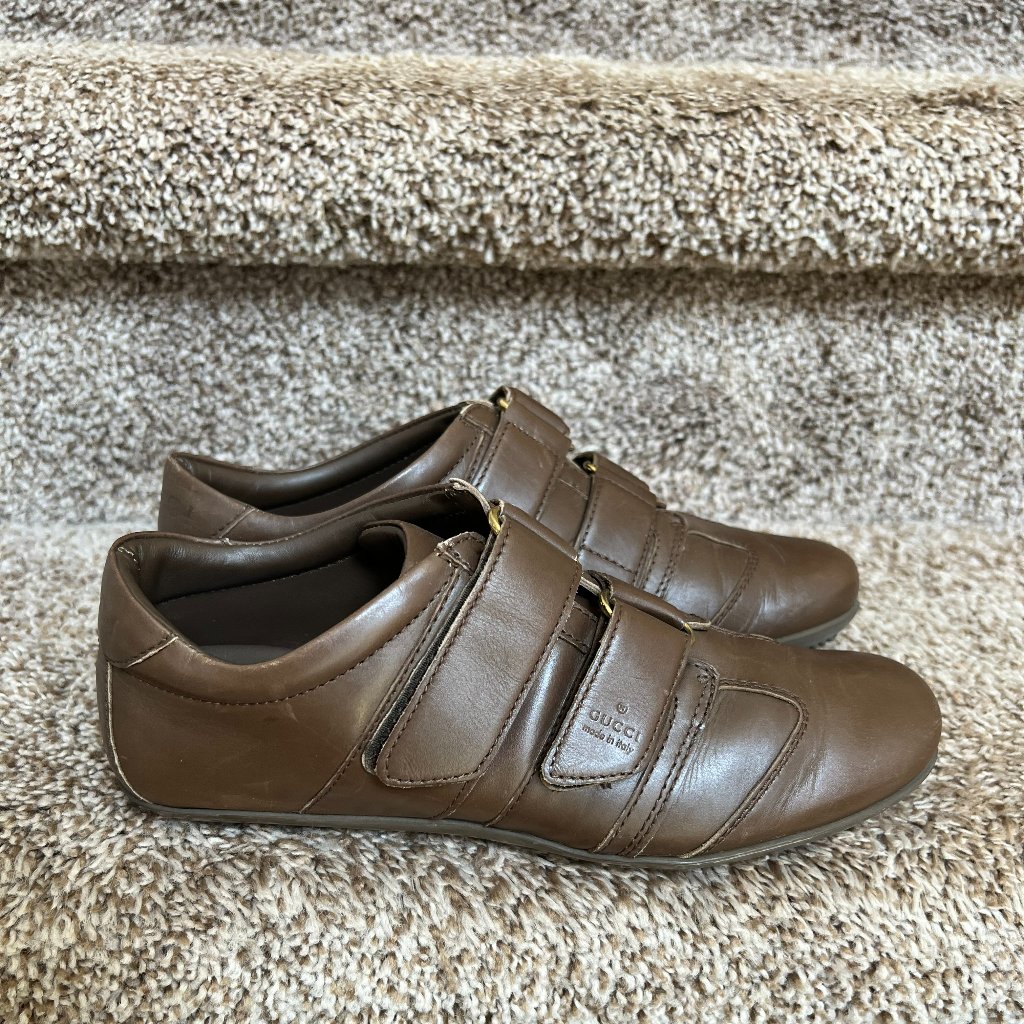 Gucci Women's Brown Leather Snap Strap Shoes .